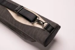 CUEL Billard-Köcher Suede Grey 2/2 Für Pool-Billard-Queues, Aus Kunst-Wildleder, Mit Schultergurt, Tragegriff Und Zwei Seitentaschen Für Billardzubehör -Buffalo Verkaufs-Shop cuel billard koecher suede grey 22 pool billard queues6