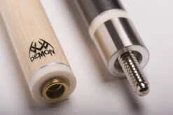 Demon DE0-001 Pool-Billard-Queue, 2-teilig, Mit Klebeleder, Vollholz-Oberteil, Leinen-Griffband Und 5/16x14-Gewinde -Buffalo Verkaufs-Shop demon de0 001 pool billard queue 2 teilig mit klebeleder4