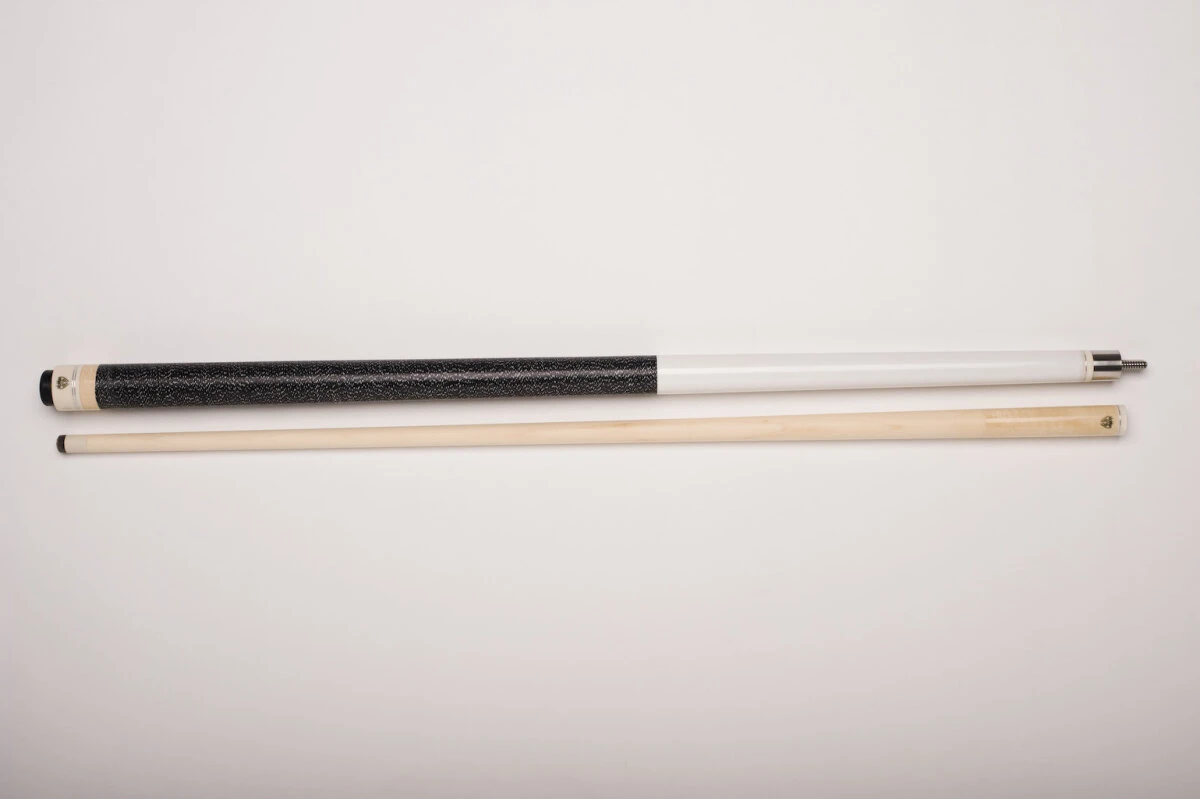 Demon DE0-002 Pool-Billard-Queue, 2-teilig, Mit Klebeleder, Vollholz-Oberteil, Leinen-Griffband Und 5/16x14-Gewinde 3 Demon DE0-002 Pool-Billard-Queue, 2-teilig, Mit Klebeleder, Vollholz-Oberteil, Leinen-Griffband Und 5/16x14-Gewinde – Bild 3