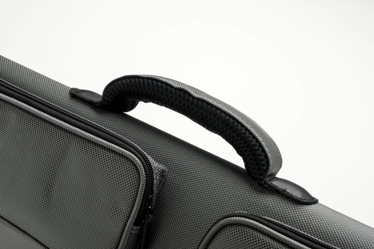 Cuel Billard-Köcher Sport Silber 2/4 Für Pool-Billard-Queues, Mit Schultergurt, Tragegriff Und Zwei Seitentaschen Für Billardzubehör 4 Cuel Billard-Köcher Sport Silber 2/4 Für Pool-Billard-Queues, Mit Schultergurt, Tragegriff Und Zwei Seitentaschen Für Billardzubehör – Bild 4