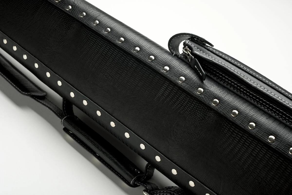 Cuel Billard-Köcher „Hustler Black“ 3/5 Für Pool-Billard-Queues, Schwarz, Aus Feinem Kunstleder, Mit Drei Seitentaschen Für Billardzubehör 7 Cuel Billard-Köcher „Hustler Black“ 3/5 Für Pool-Billard-Queues, Schwarz, Aus Feinem Kunstleder, Mit Drei Seitentaschen Für Billardzubehör – Bild 7