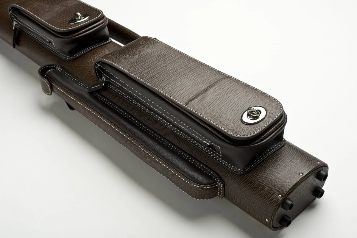 CUEL Billard-Köcher „Hustler Brown“ 2/2 Für Pool-Billard-Queues, Braun, Aus Feinem Kunstleder, Mit Drei Seitentaschen Für Billardzubehör 1 CUEL Billard-Köcher „Hustler Brown“ 2/2 Für Pool-Billard-Queues, Braun, Aus Feinem Kunstleder, Mit Drei Seitentaschen Für Billardzubehör