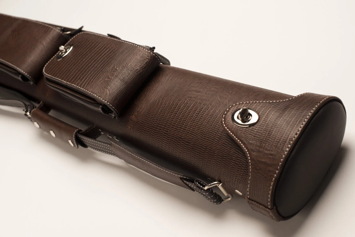 CUEL Billard-Köcher „Hustler Brown“ 2/4 Für Pool-Billard-Queues, Braun, Aus Feinem Kunstleder, Mit Drei Seitentaschen Für Billardzubehör 1 CUEL Billard-Köcher „Hustler Brown“ 2/4 Für Pool-Billard-Queues, Braun, Aus Feinem Kunstleder, Mit Drei Seitentaschen Für Billardzubehör