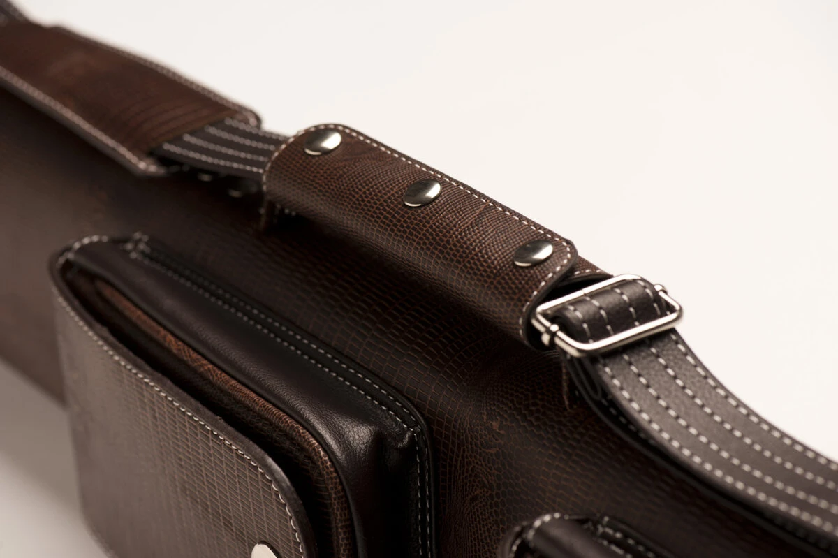 CUEL Billard-Köcher „Hustler Brown“ 2/4 Für Pool-Billard-Queues, Braun, Aus Feinem Kunstleder, Mit Drei Seitentaschen Für Billardzubehör 4 CUEL Billard-Köcher „Hustler Brown“ 2/4 Für Pool-Billard-Queues, Braun, Aus Feinem Kunstleder, Mit Drei Seitentaschen Für Billardzubehör – Bild 4