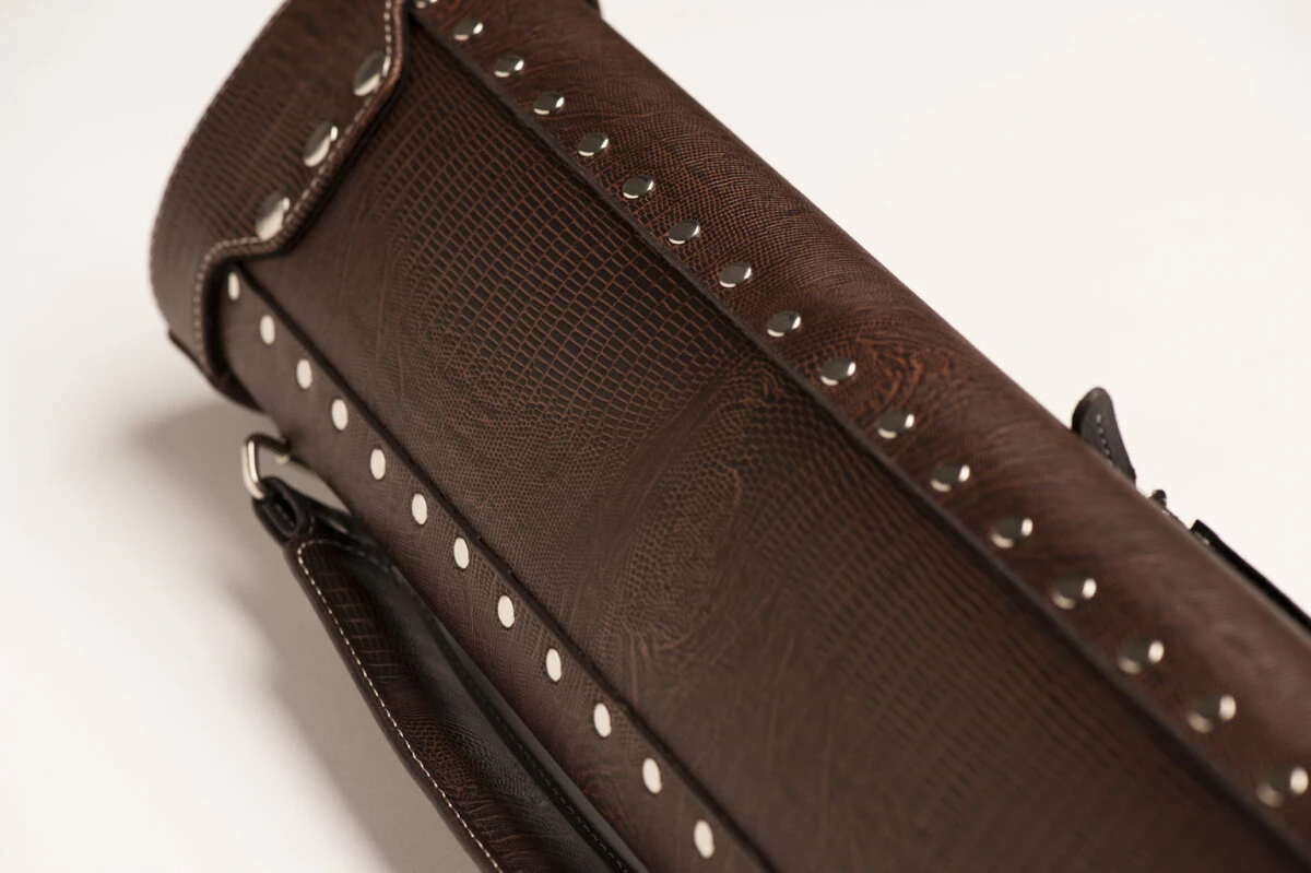 CUEL Billard-Köcher „Hustler Brown“ 2/4 Für Pool-Billard-Queues, Braun, Aus Feinem Kunstleder, Mit Drei Seitentaschen Für Billardzubehör 7 CUEL Billard-Köcher „Hustler Brown“ 2/4 Für Pool-Billard-Queues, Braun, Aus Feinem Kunstleder, Mit Drei Seitentaschen Für Billardzubehör – Bild 7