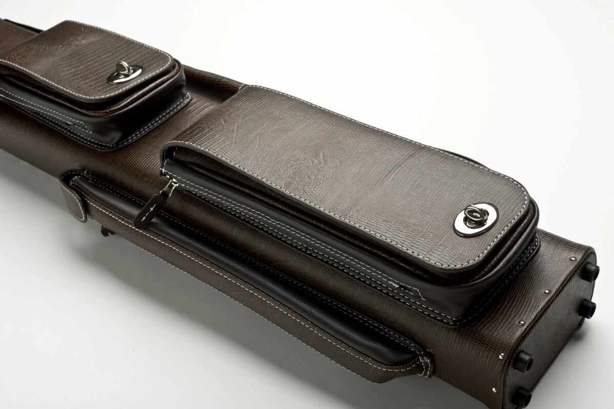 CUEL Billard-Köcher „Hustler Brown“ 3/5 Für Pool-Billard-Queues, Braun, Aus Feinem Kunstleder, Mit Drei Seitentaschen Für Billardzubehör 4 CUEL Billard-Köcher „Hustler Brown“ 3/5 Für Pool-Billard-Queues, Braun, Aus Feinem Kunstleder, Mit Drei Seitentaschen Für Billardzubehör – Bild 4