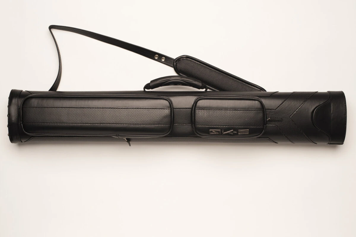 QK-S Billard-Köcher Samurai 2/4 Für Pool-Billard-Queues, Aus Vinyl Und Nylon, Mit Schultergurt, Tragegriff Und Seitentaschen Für Billardzubehör 2 QK-S Billard-Köcher Samurai 2/4 Für Pool-Billard-Queues, Aus Vinyl Und Nylon, Mit Schultergurt, Tragegriff Und Seitentaschen Für Billardzubehör – Bild 2