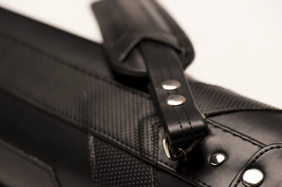 QK-S Billard-Köcher Samurai 2/4 Für Pool-Billard-Queues, Aus Vinyl Und Nylon, Mit Schultergurt, Tragegriff Und Seitentaschen Für Billardzubehör 6 QK-S Billard-Köcher Samurai 2/4 Für Pool-Billard-Queues, Aus Vinyl Und Nylon, Mit Schultergurt, Tragegriff Und Seitentaschen Für Billardzubehör – Bild 6